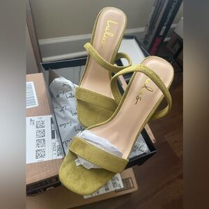 Beautiful, Green Open Toe Sandals w/ Strap